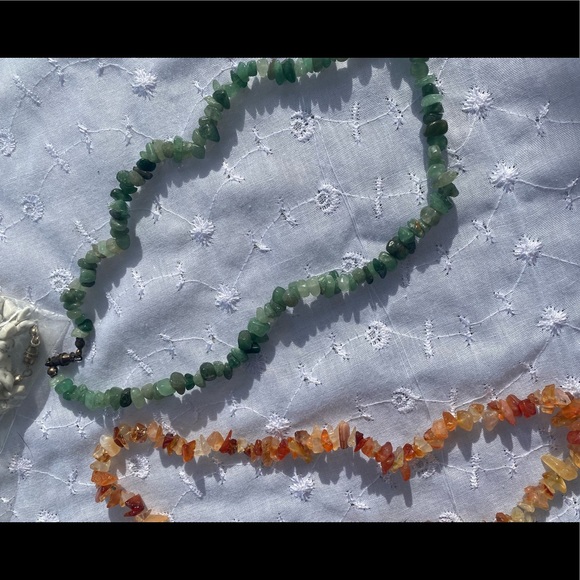 natural Howlite Chip twist-close necklace- 2 - Picture 4 of 8